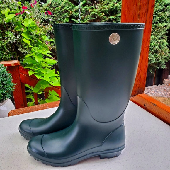 UUG W Shelby  Matte OLV size 9. - Picture 1 of 12